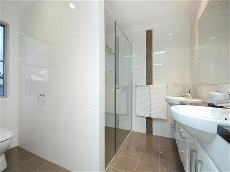 2A Rous Street, Hendra QLD 4011