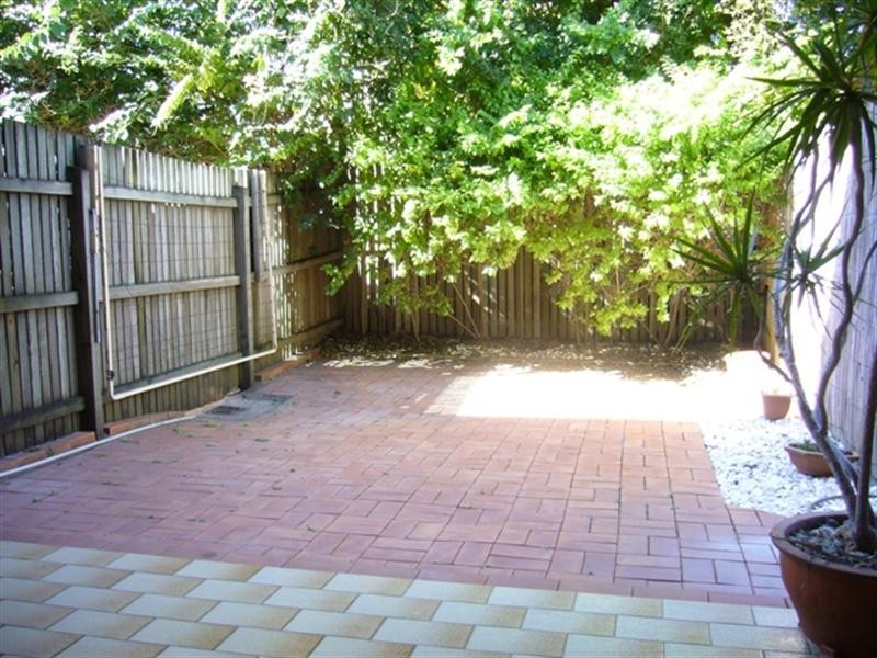 2/89 Nudgee Road, Hamilton QLD 4007