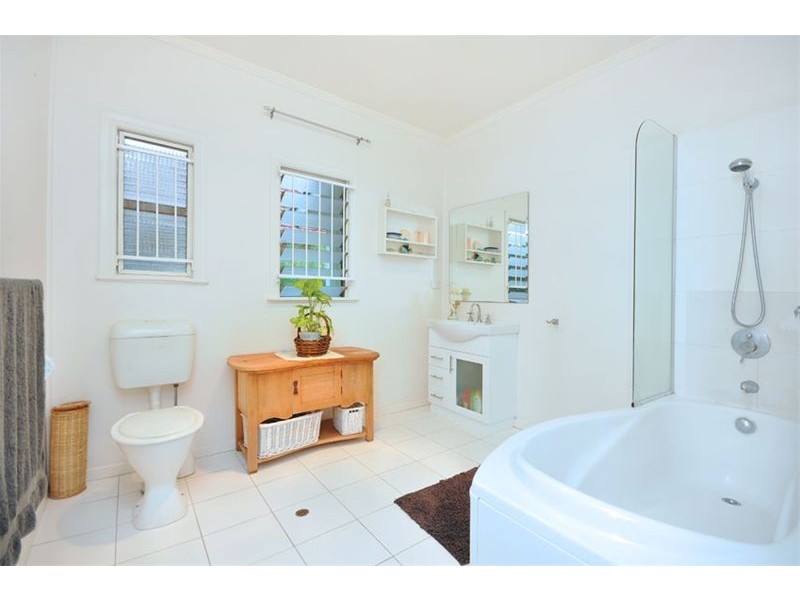 12 Hubbard Street, Wavell Heights QLD 4012