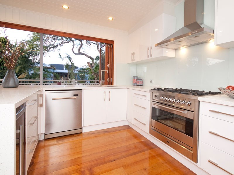 8 Nelson Street, Wooloowin QLD 4030
