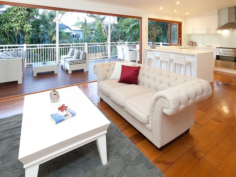 8 Nelson Street, Wooloowin QLD 4030