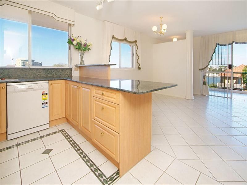 Unit 27/17 Whyenbah Street, Hamilton QLD 4007