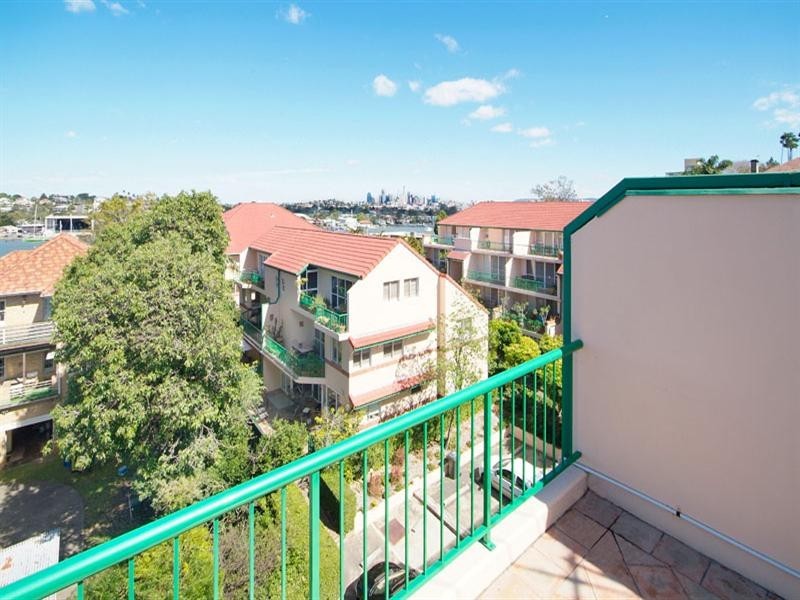 Unit 27/17 Whyenbah Street, Hamilton QLD 4007