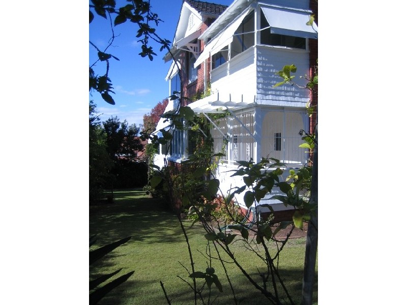 73 Riverview Terrace, Hamilton QLD 4007