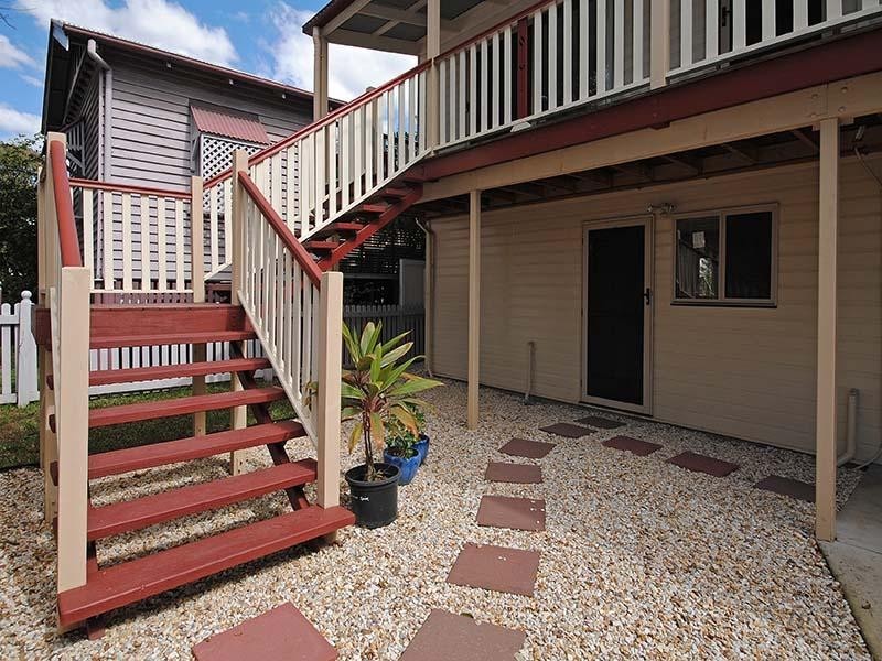 4 Shaw Road, Wooloowin QLD 4030