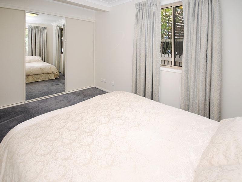 4 Shaw Road, Wooloowin QLD 4030