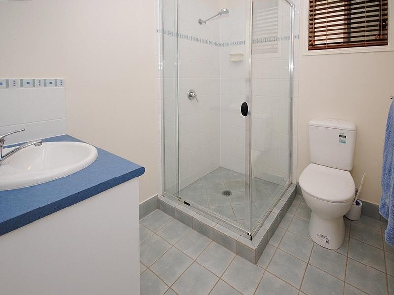 4 Shaw Road, Wooloowin QLD 4030