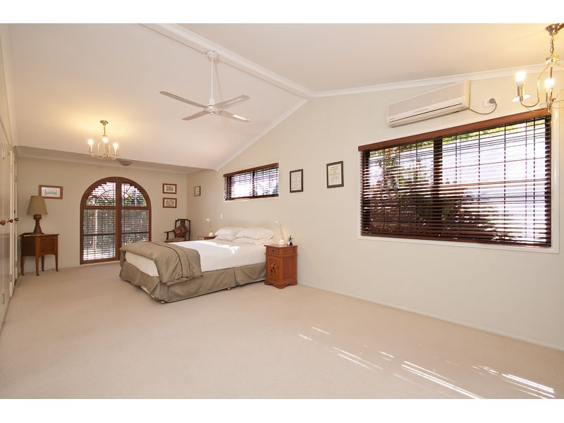 39 Sparkes Avenue, Hamilton QLD 4007