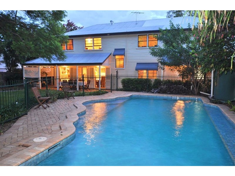 8 McGregor Street, Clayfield QLD 4011