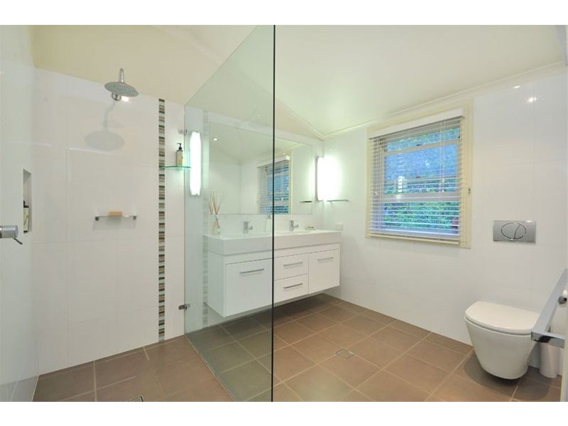 8 McGregor Street, Clayfield QLD 4011