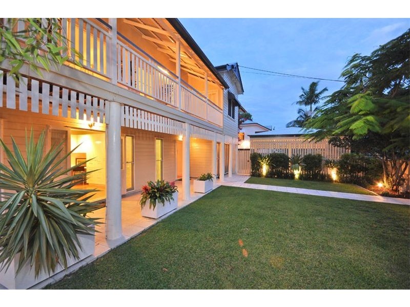 8 McGregor Street, Clayfield QLD 4011
