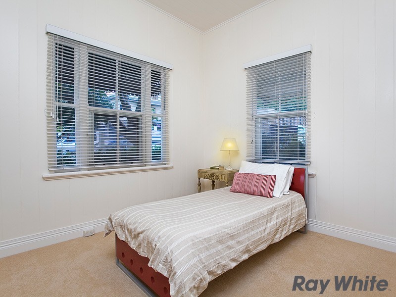 48 Sixth Avenue, Windsor QLD 4030