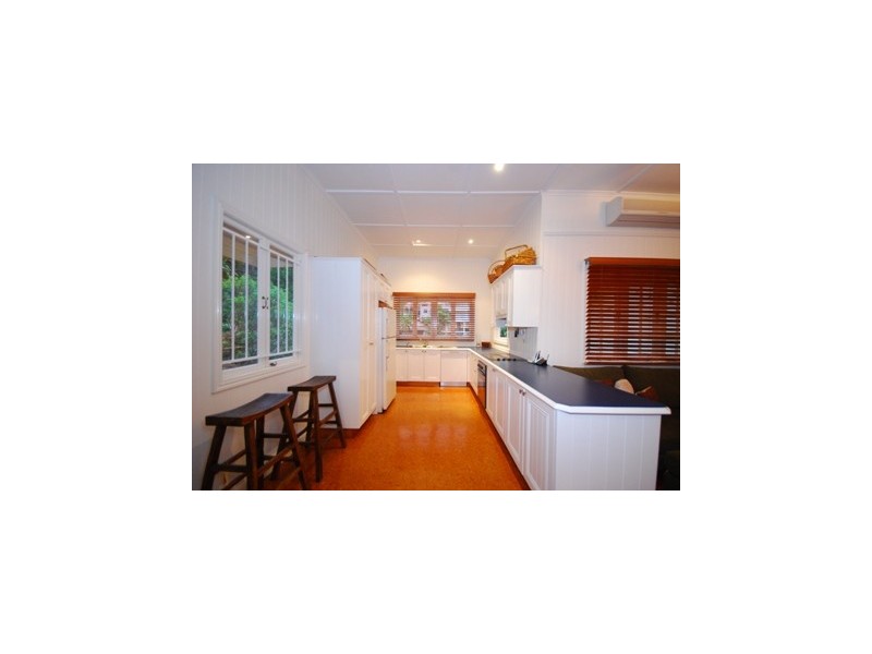 6 Arran Avenue, Hamilton QLD 4007