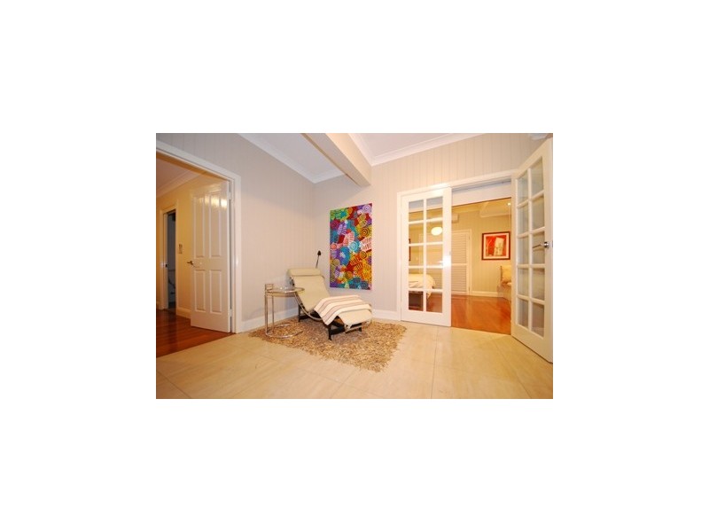 6 Arran Avenue, Hamilton QLD 4007