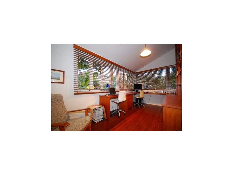 6 Arran Avenue, Hamilton QLD 4007