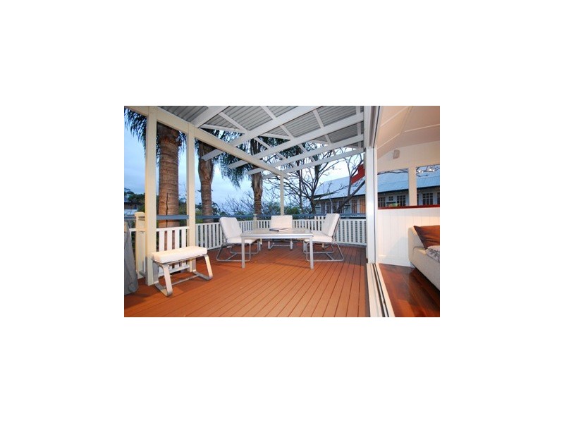 6 Arran Avenue, Hamilton QLD 4007