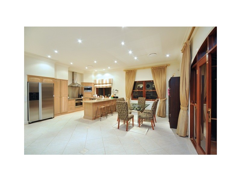 33 Eblin Drive, Hamilton QLD 4007