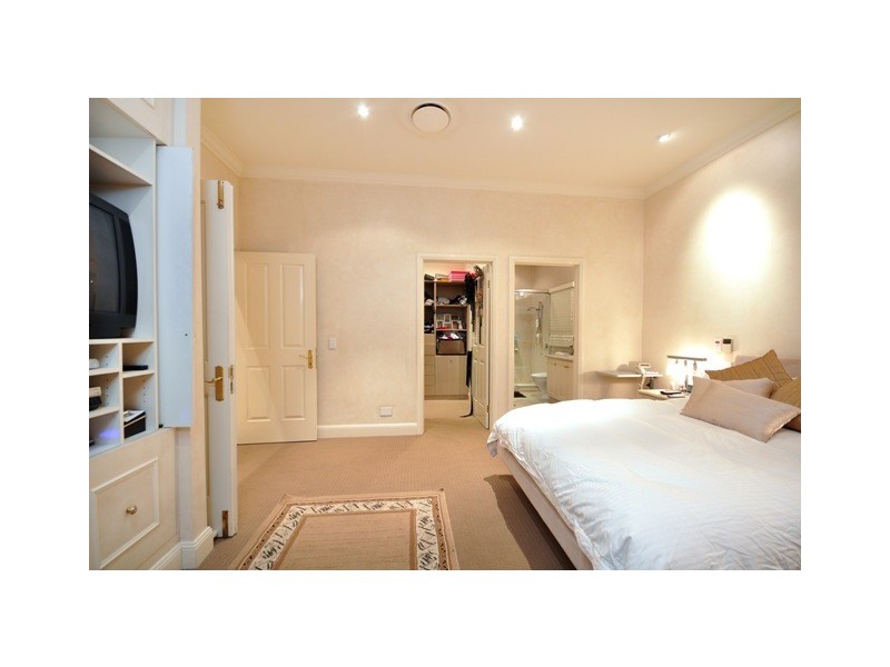 33 Eblin Drive, Hamilton QLD 4007