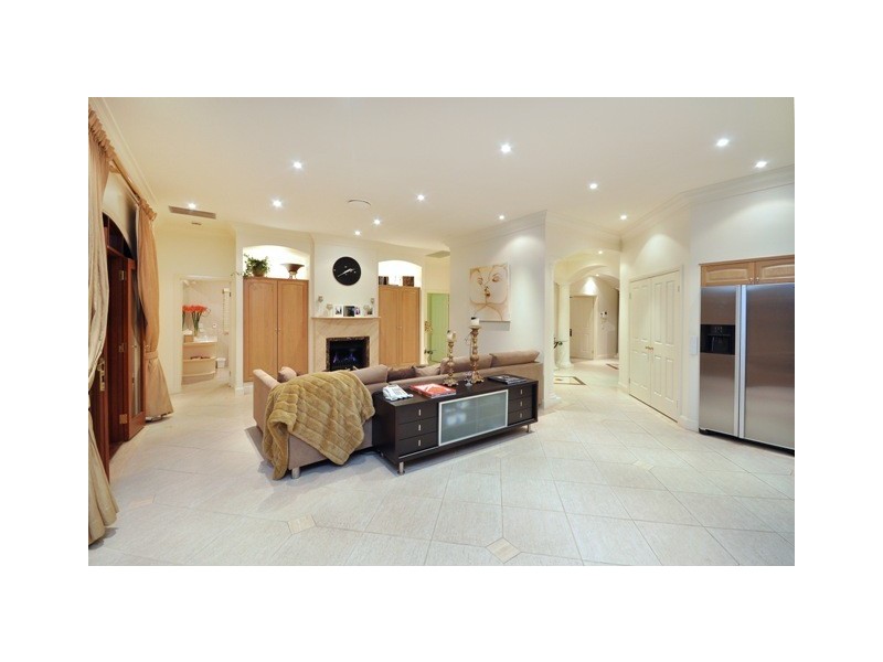 33 Eblin Drive, Hamilton QLD 4007