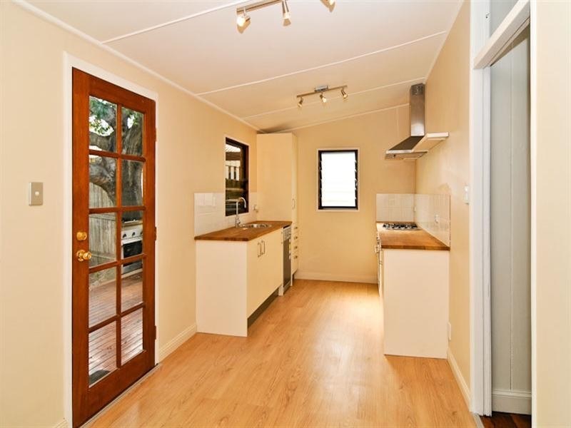 18 Lucy Street, Albion QLD 4010