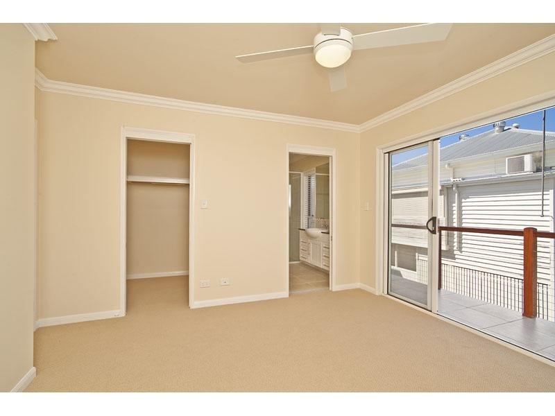 68 Winchester Street, Hamilton QLD 4007