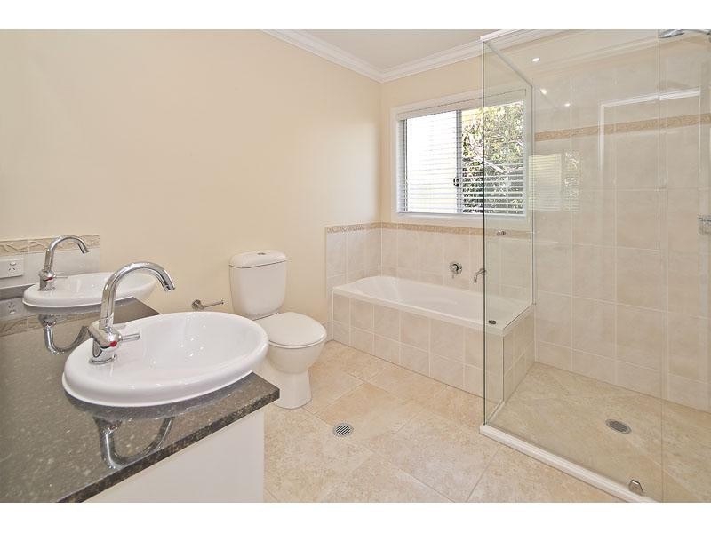 68 Winchester Street, Hamilton QLD 4007