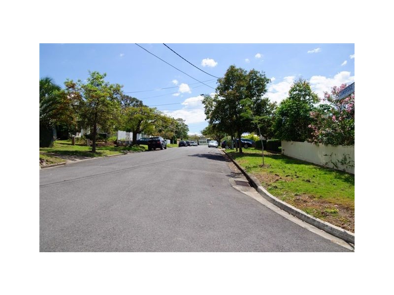 12 Cambridge Street, Nundah QLD 4012