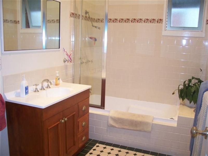 9 Brook Street, Wooloowin QLD 4030