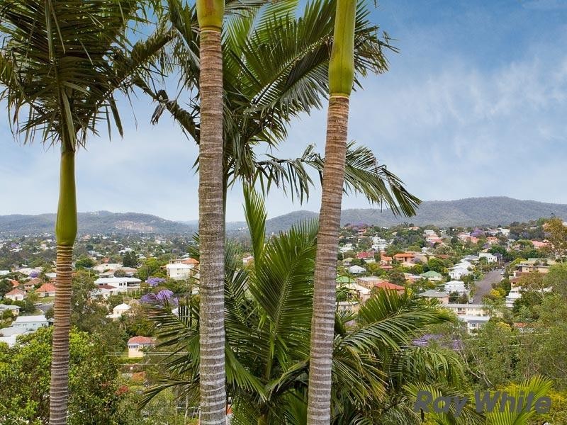 29 Lansdowne Street, Newmarket QLD 4051