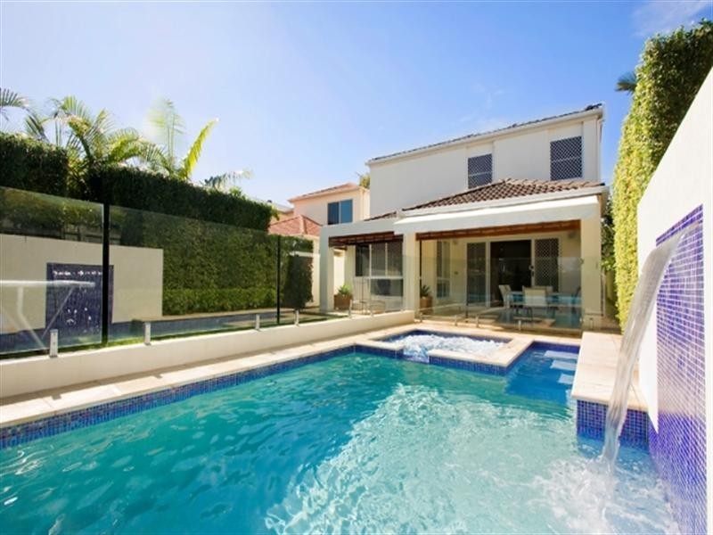 8 McIntyre Street, Hendra QLD 4011