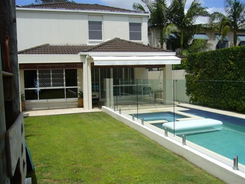 8 McIntyre Street, Hendra QLD 4011