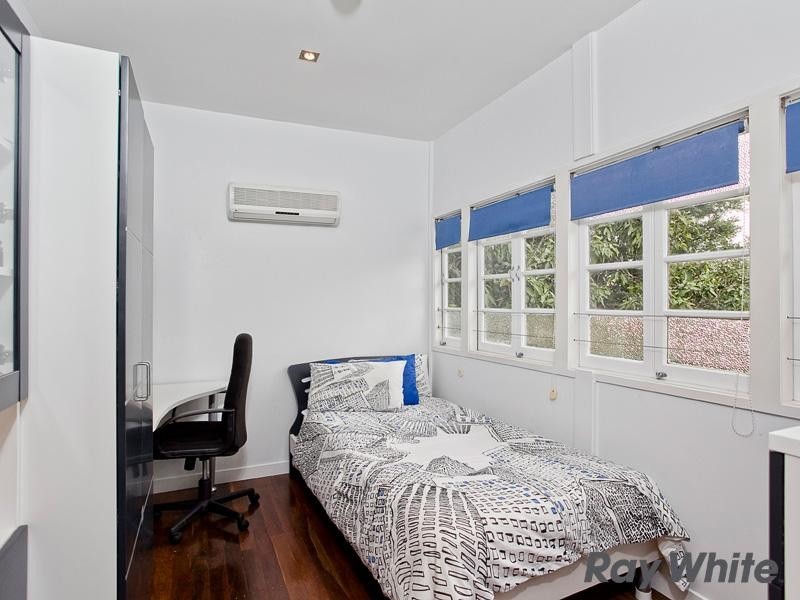 8 Hall Street, Alderley QLD 4051