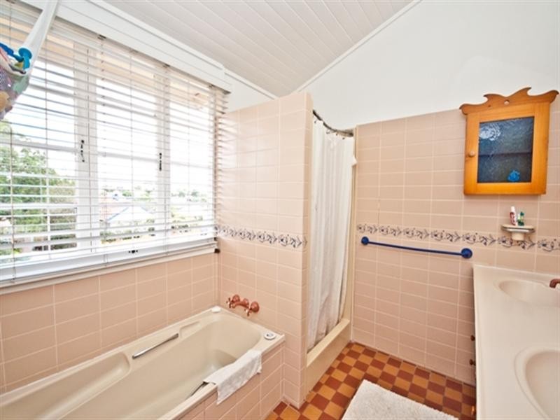 21 Dawn Street, Kedron QLD 4031