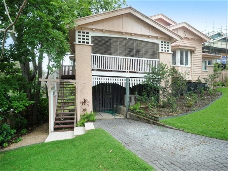 17 Czar Street, Hamilton QLD 4007