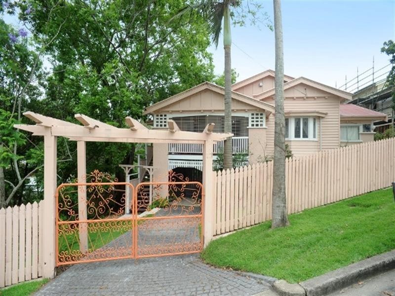 17 Czar Street, Hamilton QLD 4007