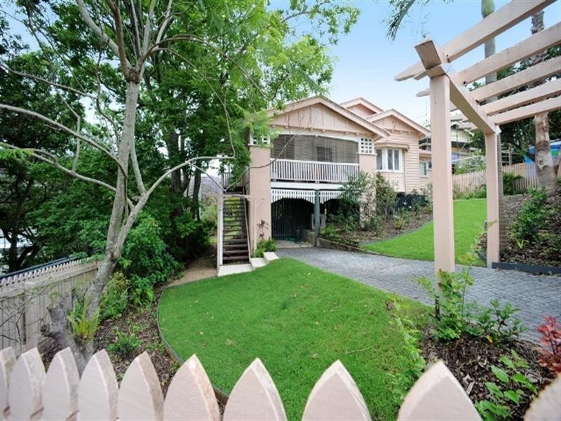 17 Czar Street, Hamilton QLD 4007