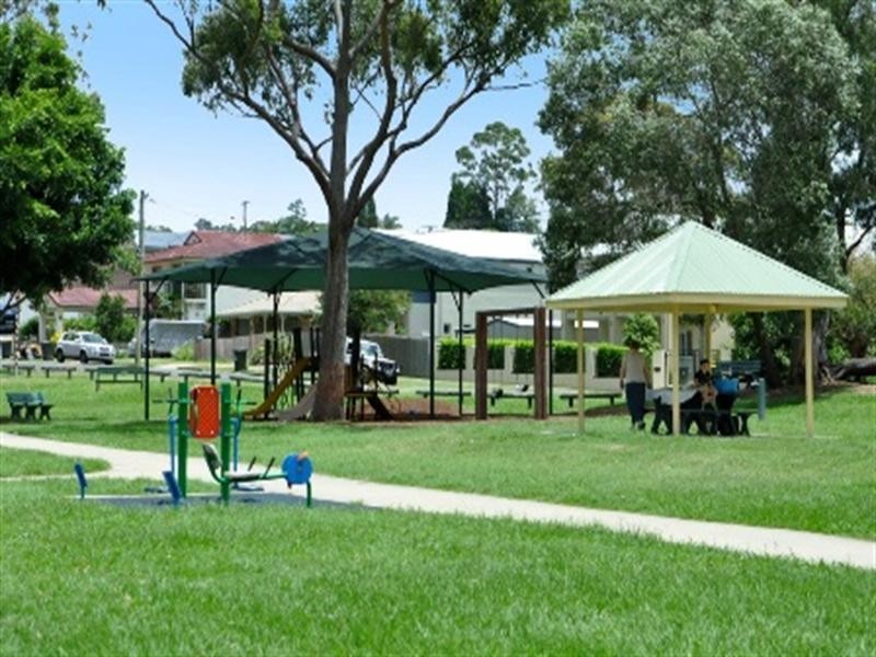 8 Laura Street, Tarragindi QLD 4121