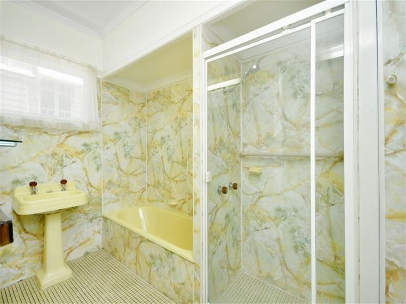 8 Laura Street, Tarragindi QLD 4121