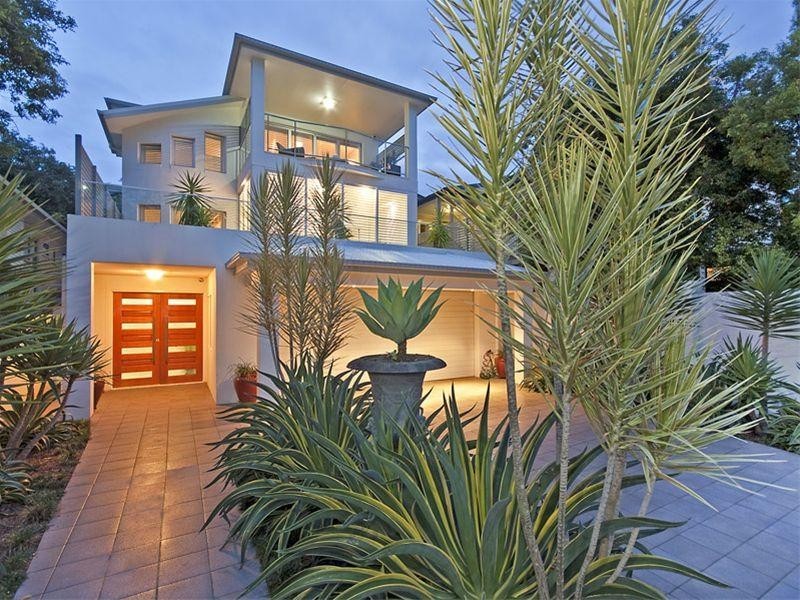 21 Lynell Street, Hamilton QLD 4007