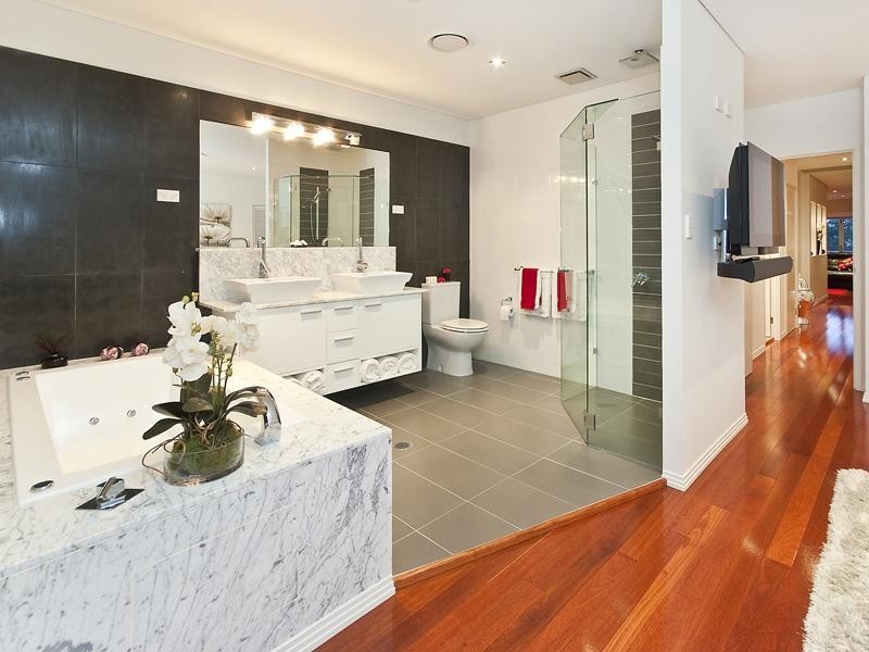 21 Lynell Street, Hamilton QLD 4007