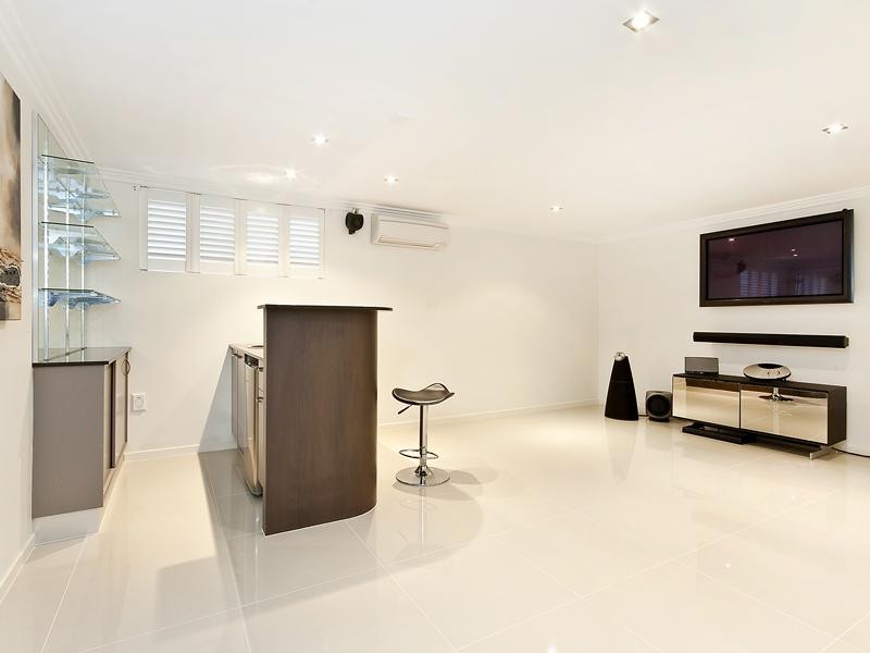 21 Lynell Street, Hamilton QLD 4007