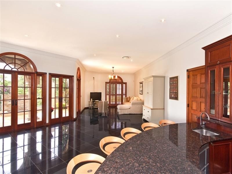 11 Quarry Street, Hamilton QLD 4007