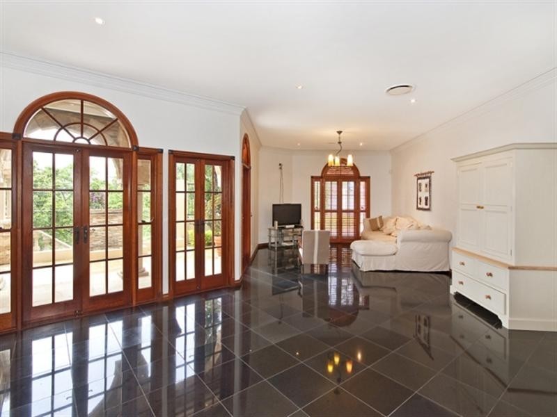 11 Quarry Street, Hamilton QLD 4007