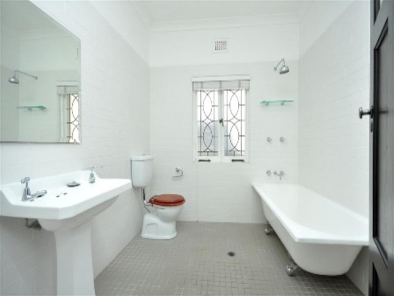 74 Kitchener Road, Hamilton QLD 4007