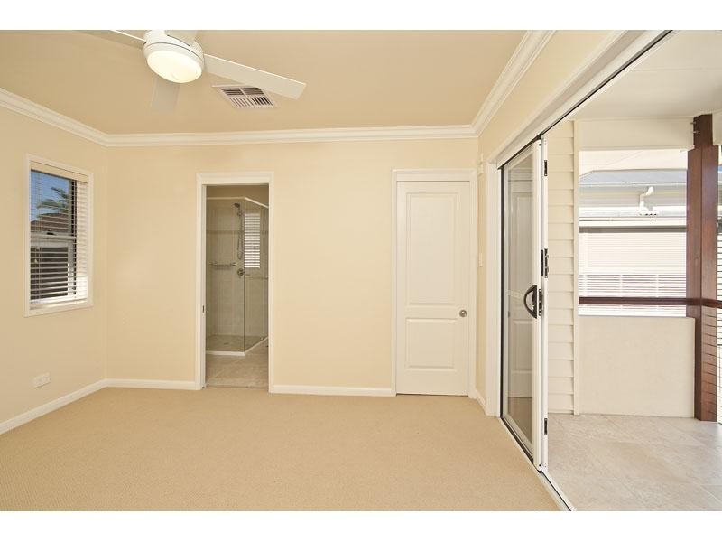 68A Winchester Street, Hamilton QLD 4007