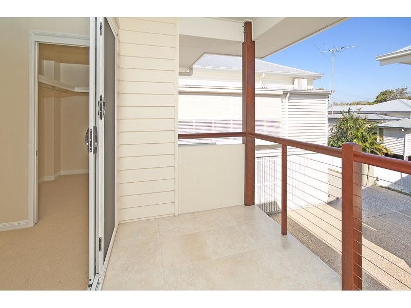 68A Winchester Street, Hamilton QLD 4007