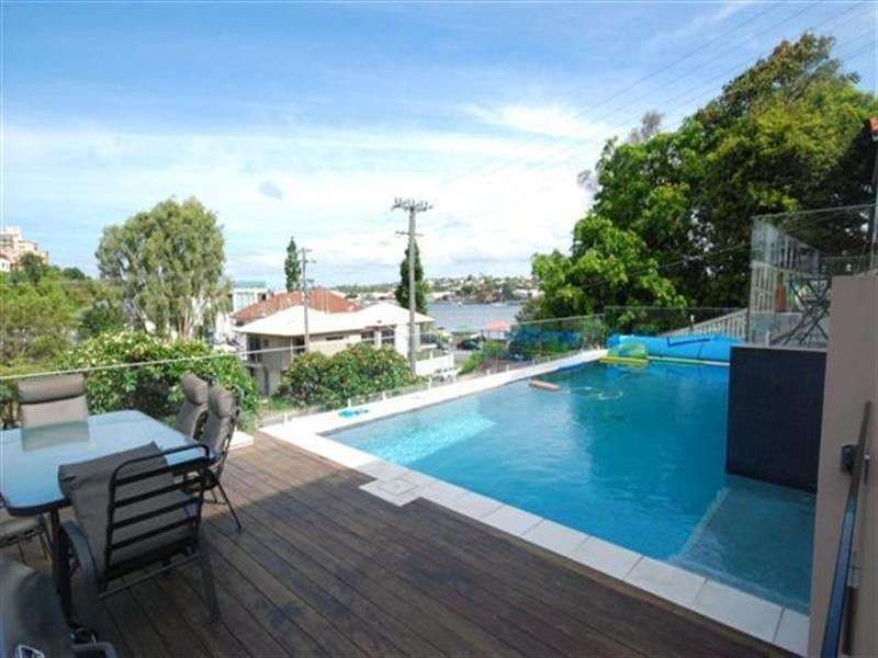 10 Crescent Road, Hamilton QLD 4007