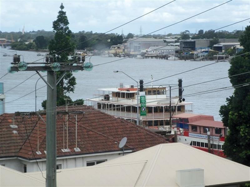 10 Crescent Road, Hamilton QLD 4007