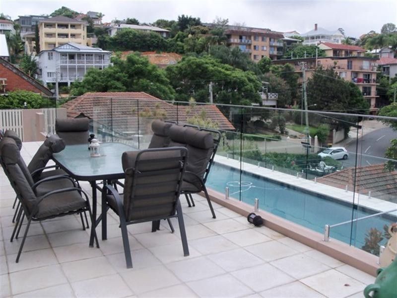 10 Crescent Road, Hamilton QLD 4007