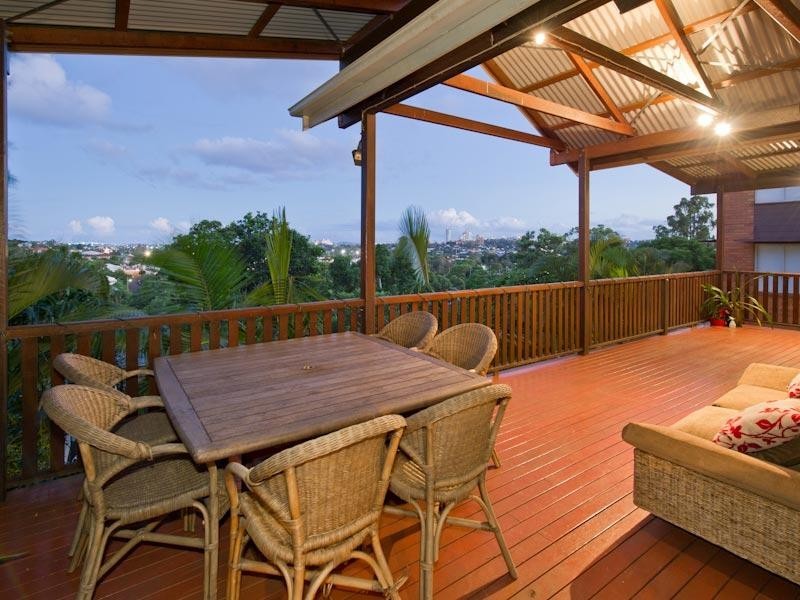 15 Bearsden Avenue, Newmarket QLD 4051